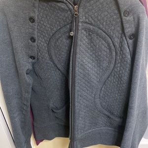 Special addition lululemon jacket. Very thick heavy EUC dark gray color size 12